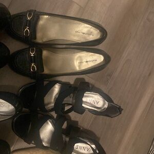 13 pairs of 8.5 shoes.
Most all lightly worn designers